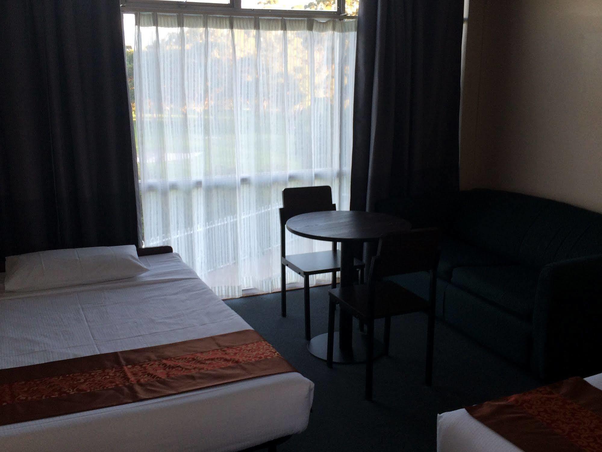 The Select Inn Ryde West Ryde Bagian luar foto